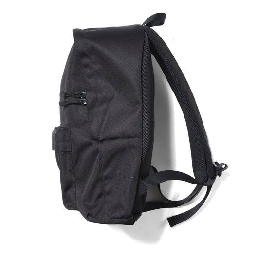 〈オンライン限定〉BASIC DAYPACK 16L
