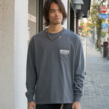 POCKET PRINT LONG SLEEVE TEE