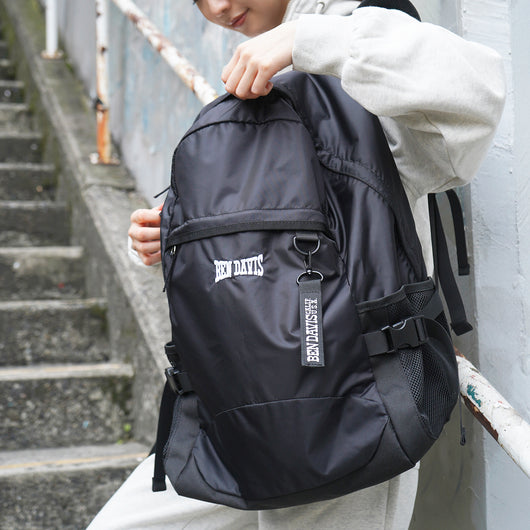 LIGHT-WEIGHT DAYPACK