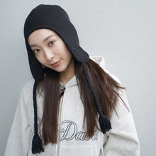 EAR FRAP KNIT CAP